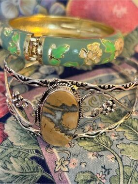 2 bracelets